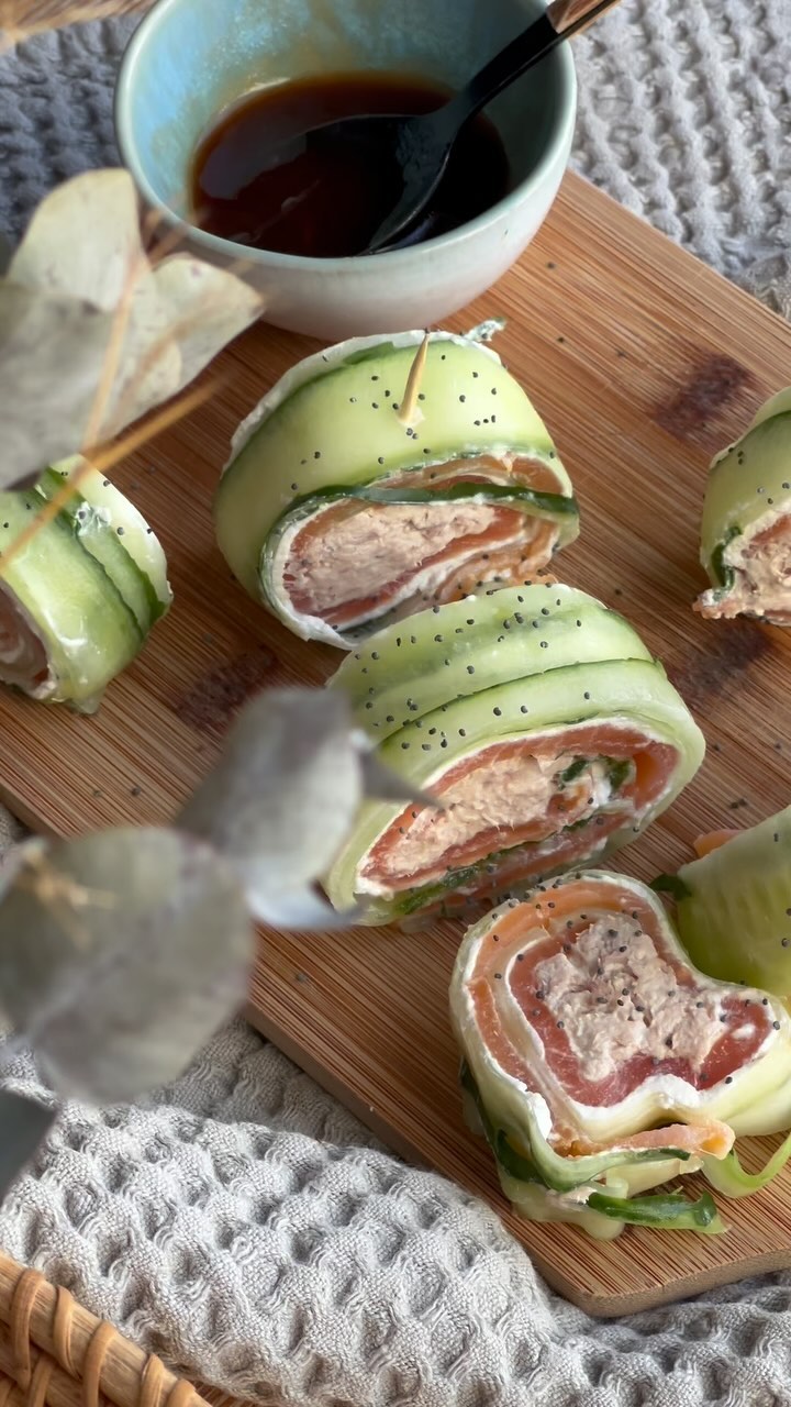 Roulés de concombre au saumon et fromage frais